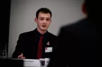 Alex Brückler beschliesst die Runde der Plädoyers.
