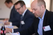 Das Schiedsgericht bereitet sich vor.